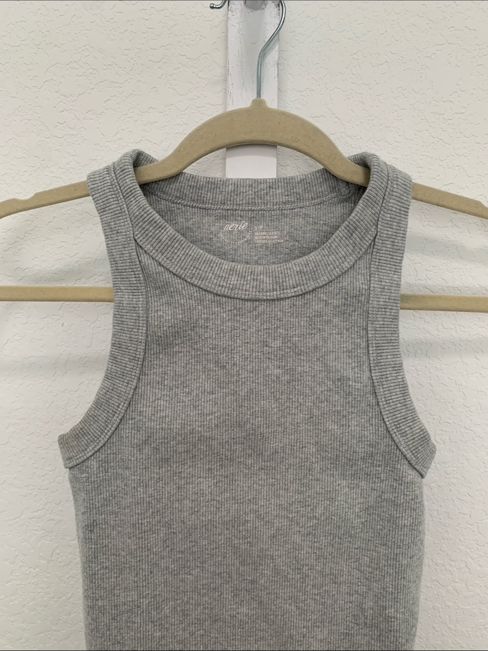 aerie Light Gray Ribbed Crewneck Cropped Tank Top - Picture 3 of 7